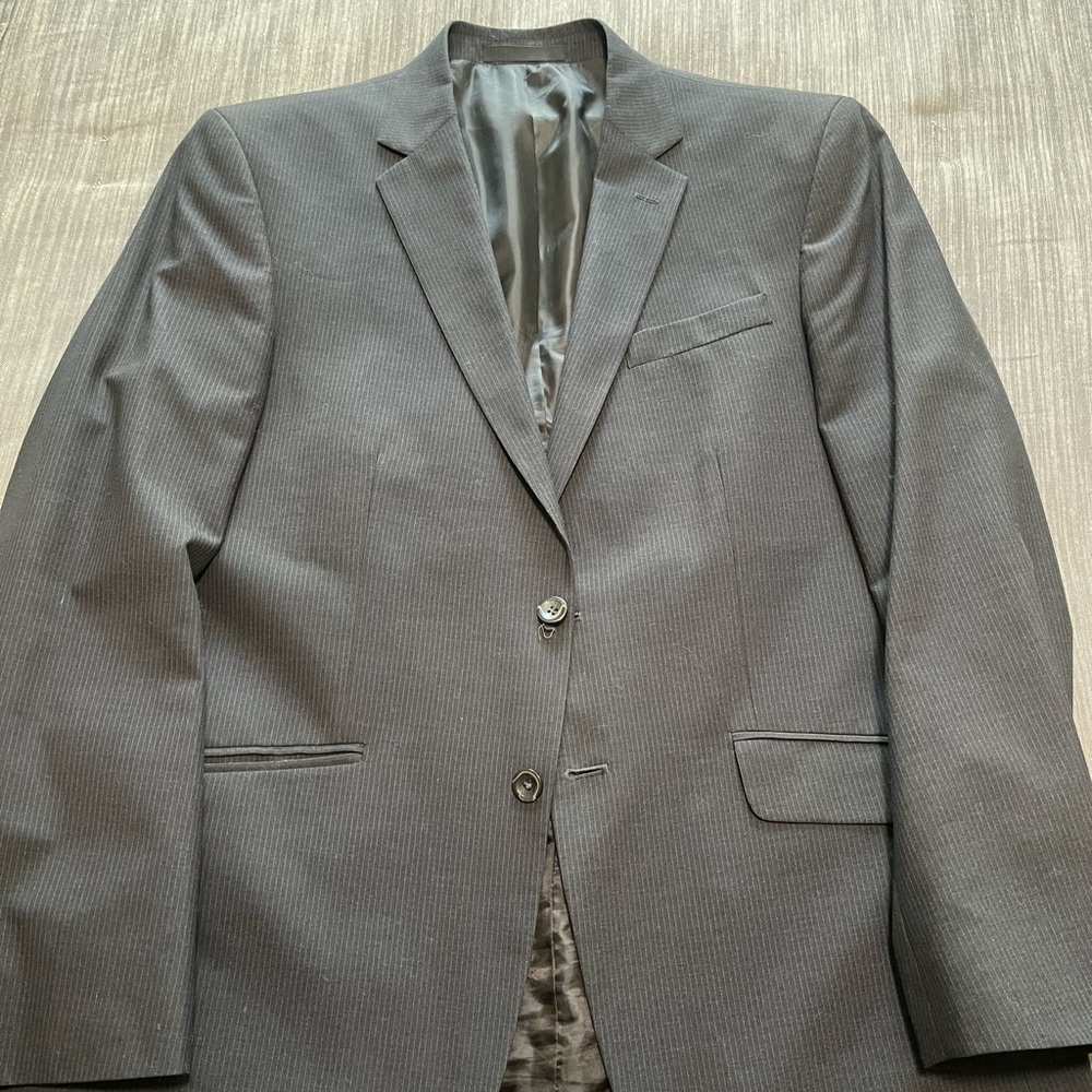 Men’s Kenneth Cole Navy Pinstripe Suit (Jacket 44R, Pants 36x32).